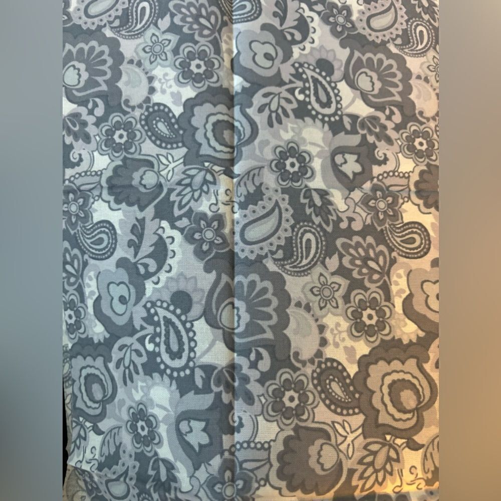 2 NEW Gray Assorted Floral Print Fabric Fat Quarters 18” x 21”